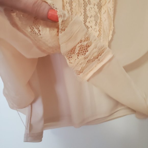 Peach lace dress - Picture 8 of 9